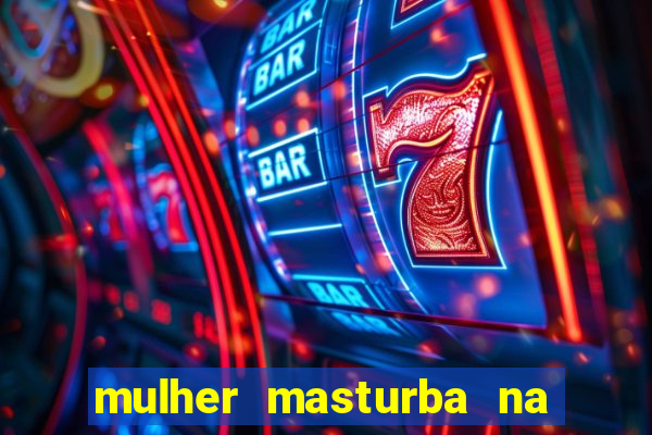 mulher masturba na quina da cama